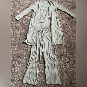 Chic Ribbed Lounge Set in Sage Size 7/8 Girls 3 piece matching set
